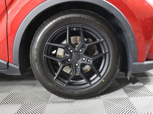 Used 2020 Toyota C-HR LE image 6