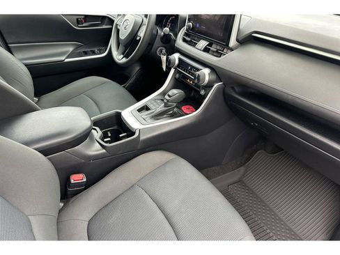 Certified 2024 Toyota RAV4 LE AWD/4WD image 18