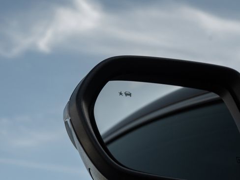 Used 2025 GMC Acadia Elevation image 30