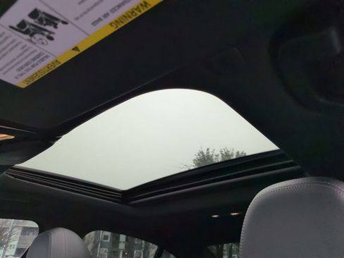 Certified 2024 BMW 330i 330i w/ M Sport Package image 31