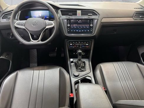 Certified 2022 Volkswagen Tiguan SE w/ Panoramic Sunroof Package image 17