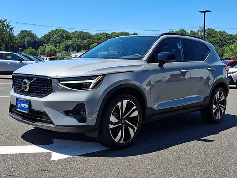 Used 2024 Volvo XC40 B5 Plus w/ Protection Package Premier AWD/4WD image 3