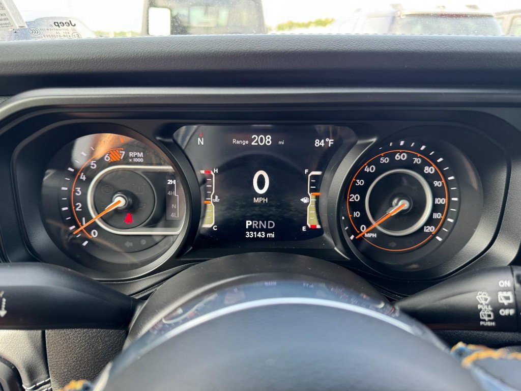 Used 2024 Jeep Wrangler Unlimited Sahara w/ Technology Group AWD/4WD image 18