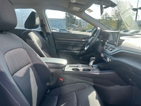 Used 2025 Nissan Altima 2.5 SV FWD image 16