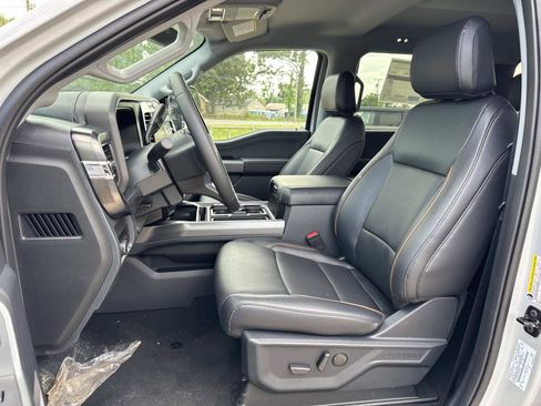 New 2026 Ford F250 Lariat w/ Black Appearance Package AWD/4WD image 8