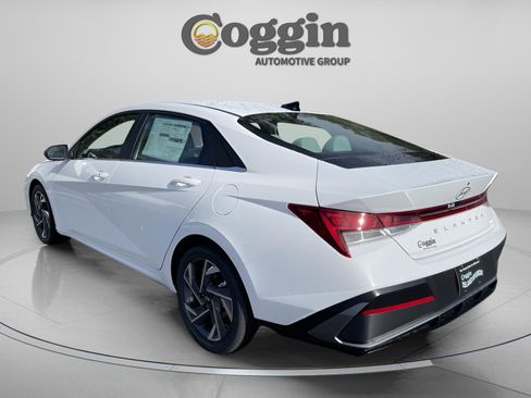 New 2026 Hyundai Elantra Limited w/ Cargo Package FWD image 4