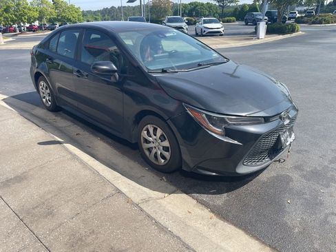 Used 2021 Toyota Corolla LE FWD image 2