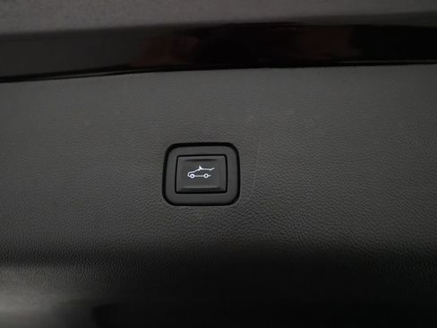 Used 2021 Chevrolet Traverse LT w/ LPO, Floor Liner Package AWD/4WD image 15
