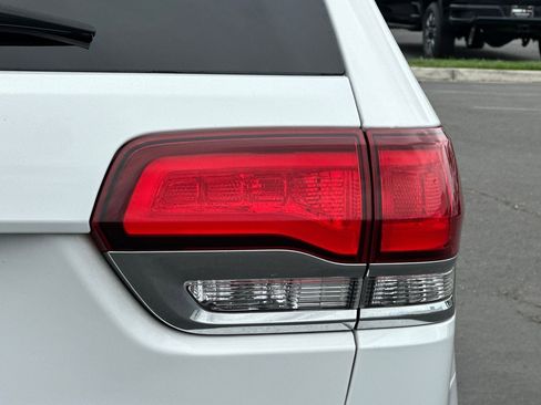 Used 2022 Jeep Grand Cherokee Limited w/ Trailer Tow Group IV image 52