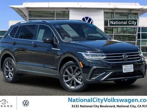 Used 2023 Volkswagen Tiguan SE FWD image 1