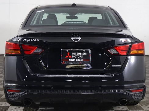 Used 2023 Nissan Altima 2.0 SR FWD image 13