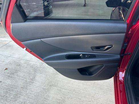 Used 2025 Hyundai Elantra Sport image 25