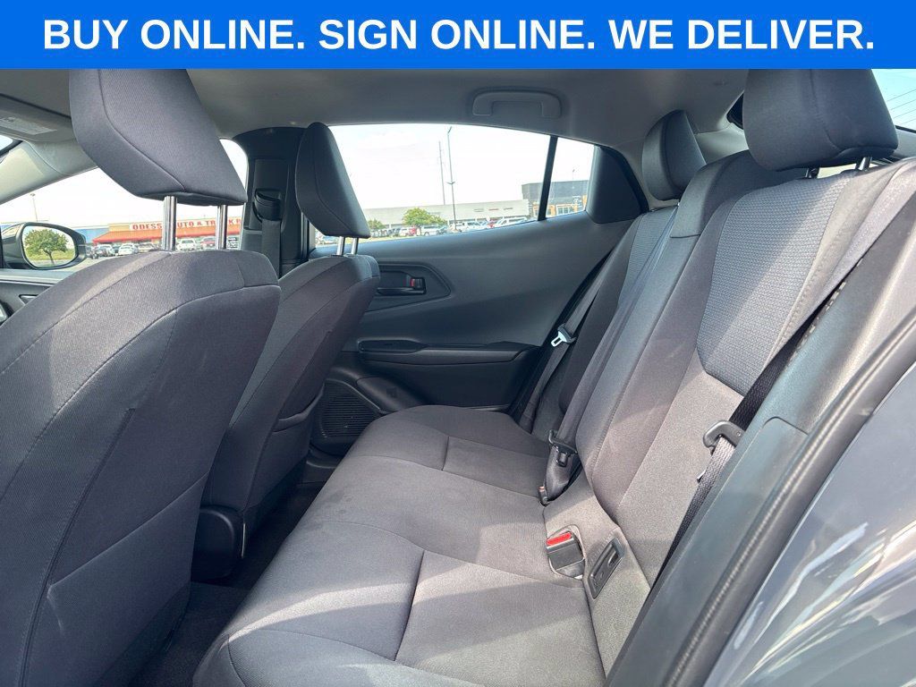 Used 2025 Toyota Prius LE FWD image 10