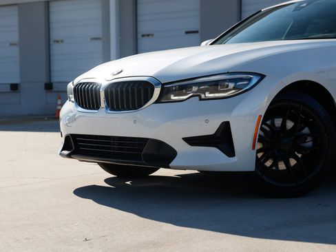 Used 2019 BMW 330i Sedan w/ Premium Package image 30