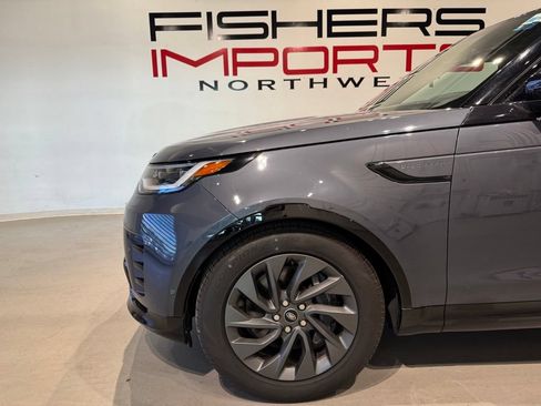 Used 2024 Land Rover Discovery Dynamic SE AWD/4WD image 3
