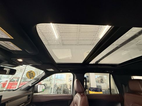 Used 2024 Ford Expedition Max Limited image 31