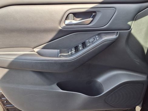Used 2025 Nissan Rogue SV FWD image 20