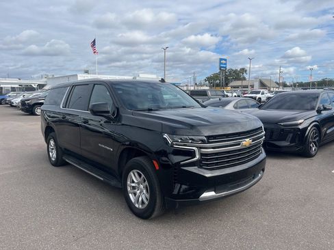 Used 2024 Chevrolet Suburban LT image 3