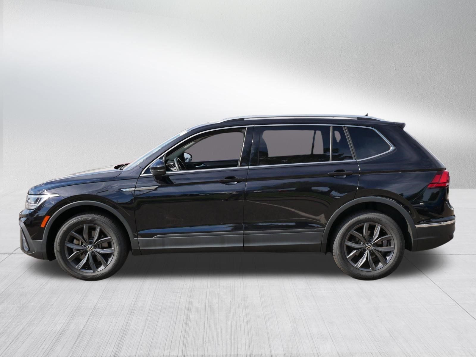 Used 2022 Volkswagen Tiguan SE w/ Panoramic Sunroof Package AWD/4WD image 4