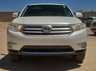 Used 2013 Toyota Highlander Plus FWD video 2