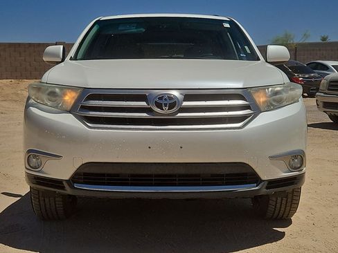 Used 2013 Toyota Highlander Plus FWD image 2