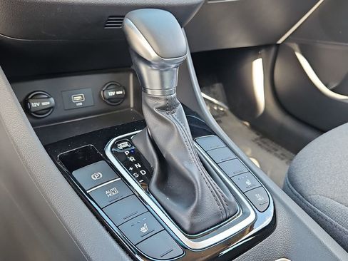 Used 2022 Hyundai Ioniq SE image 19