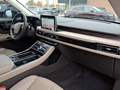 Certified 2023 Lincoln Aviator Reserve w/ Equipment Group 201A image 14