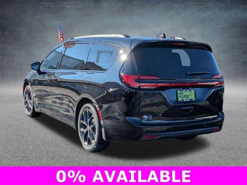 New 2026 Chrysler Pacifica Select image 6