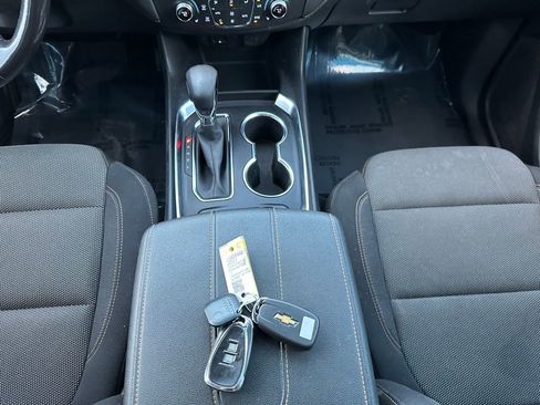 Used 2021 Chevrolet Traverse LT image 22