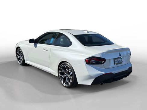 Used 2025 BMW 230i Coupe w/ Convenience Package RWD image 3