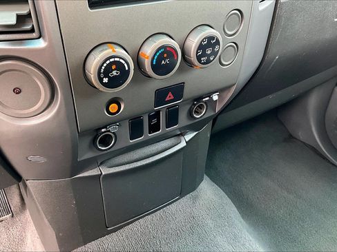 Used 2005 Nissan Titan SE RWD image 20