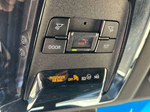 Used 2022 Toyota Venza XLE AWD/4WD image 32