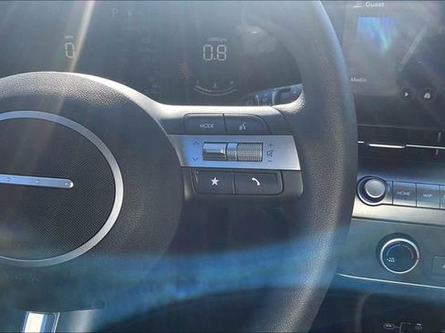 Certified 2025 Hyundai Kona SE image 18