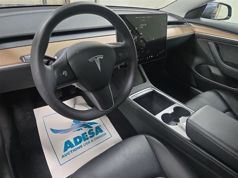 Used 2023 Tesla Model 3 Standard Range image 9