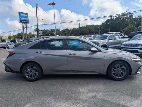 Used 2024 Hyundai Elantra SEL FWD image 3