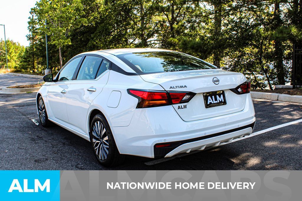 Used 2025 Nissan Altima 2.5 SV FWD image 4