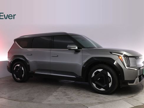 Used 2024 Kia EV9 Land AWD/4WD image 14