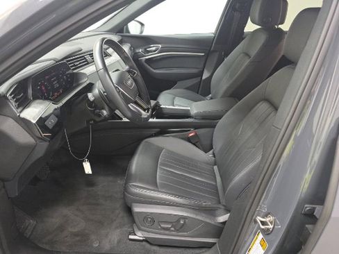 Used 2024 Audi Q8 e-tron Premium image 4