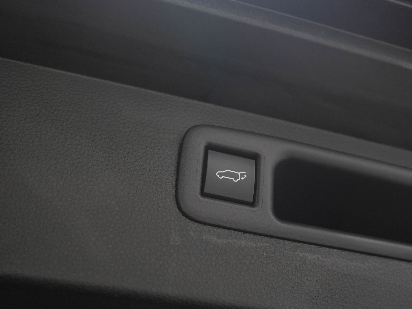 Used 2025 Toyota Highlander Platinum AWD/4WD image 11
