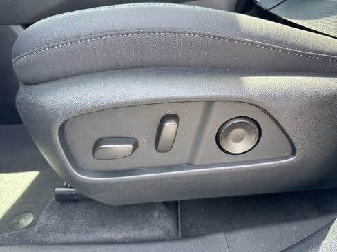 New 2026 Chevrolet Equinox LT w/ Convenience Package II AWD/4WD image 16