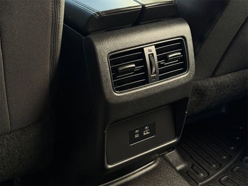 Used 2022 Nissan Rogue SV image 32