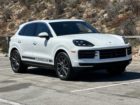 Used 2025 Porsche Cayenne image 10