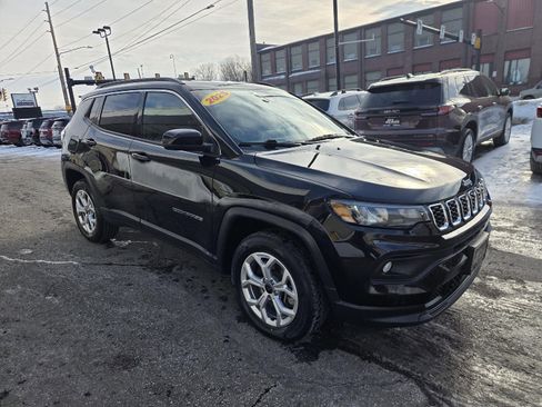 Used 2025 Jeep Compass Latitude image 12