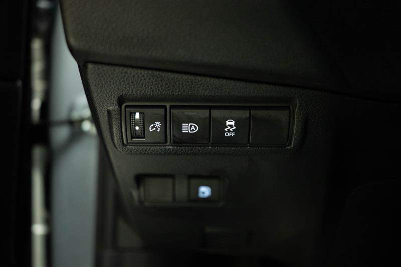 Used 2023 Toyota Corolla Cross AWD Hybrid image 27