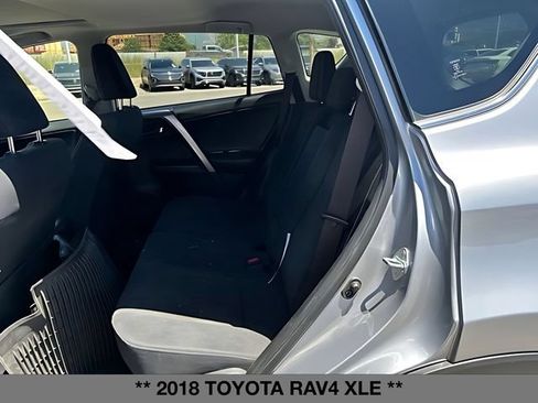 Used 2018 Toyota RAV4 XLE AWD/4WD image 17
