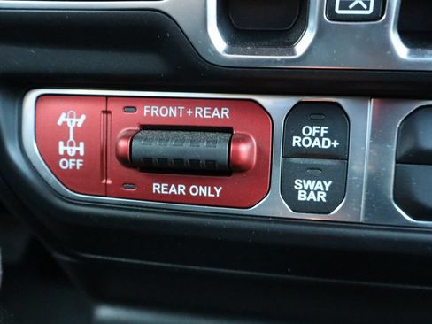 Used 2025 Jeep Wrangler Unlimited Rubicon AWD/4WD image 19
