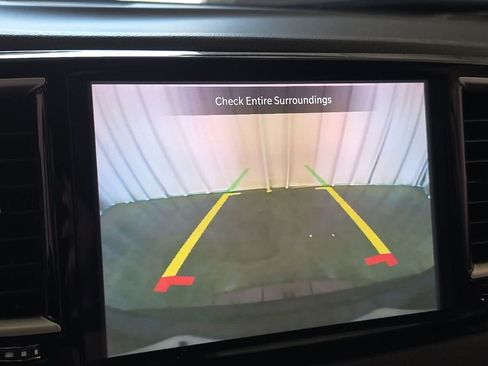 Used 2024 Chrysler Pacifica Touring-L FWD image 21