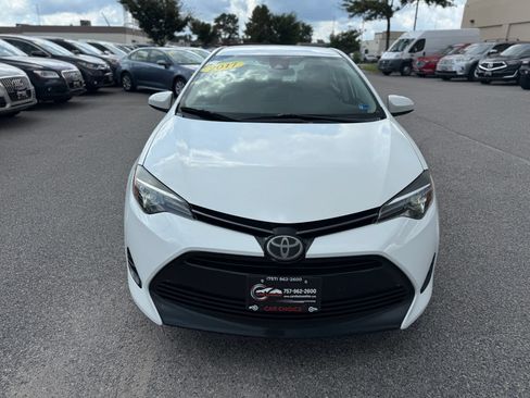 Used 2017 Toyota Corolla LE w/ Carpet Mat Package (TMS) FWD image 5