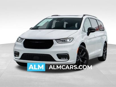 Used 2024 Chrysler Pacifica Limited w/ S Appearance Package