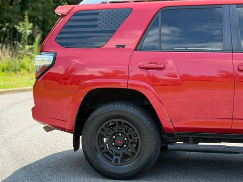 Used 2016 Toyota 4Runner SR5 AWD/4WD image 9